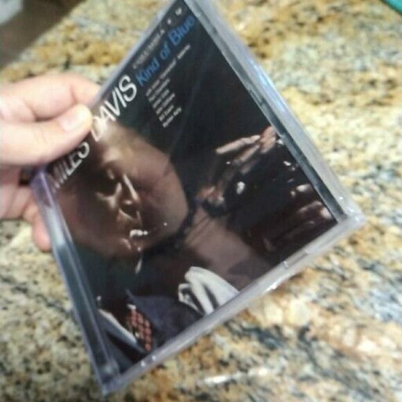 MILES DAVIS "Kind Of Blue" 1997 (COLUMBIA/LEGAZY/SBM) CD NEW/SEALED!!! - Picture 3 of 5